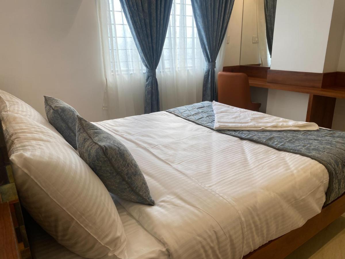 The Urban Hive Hotel Belgaum Esterno foto