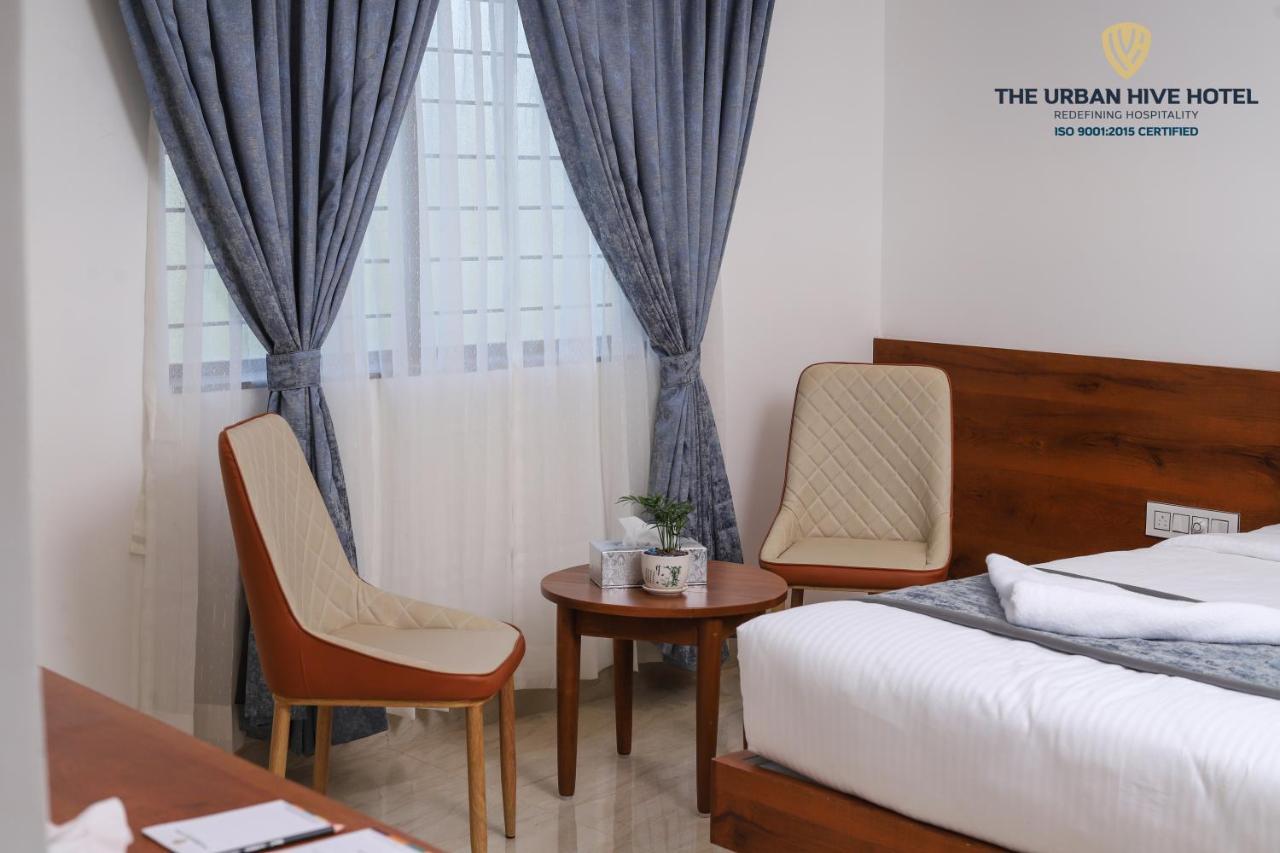 The Urban Hive Hotel Belgaum Esterno foto