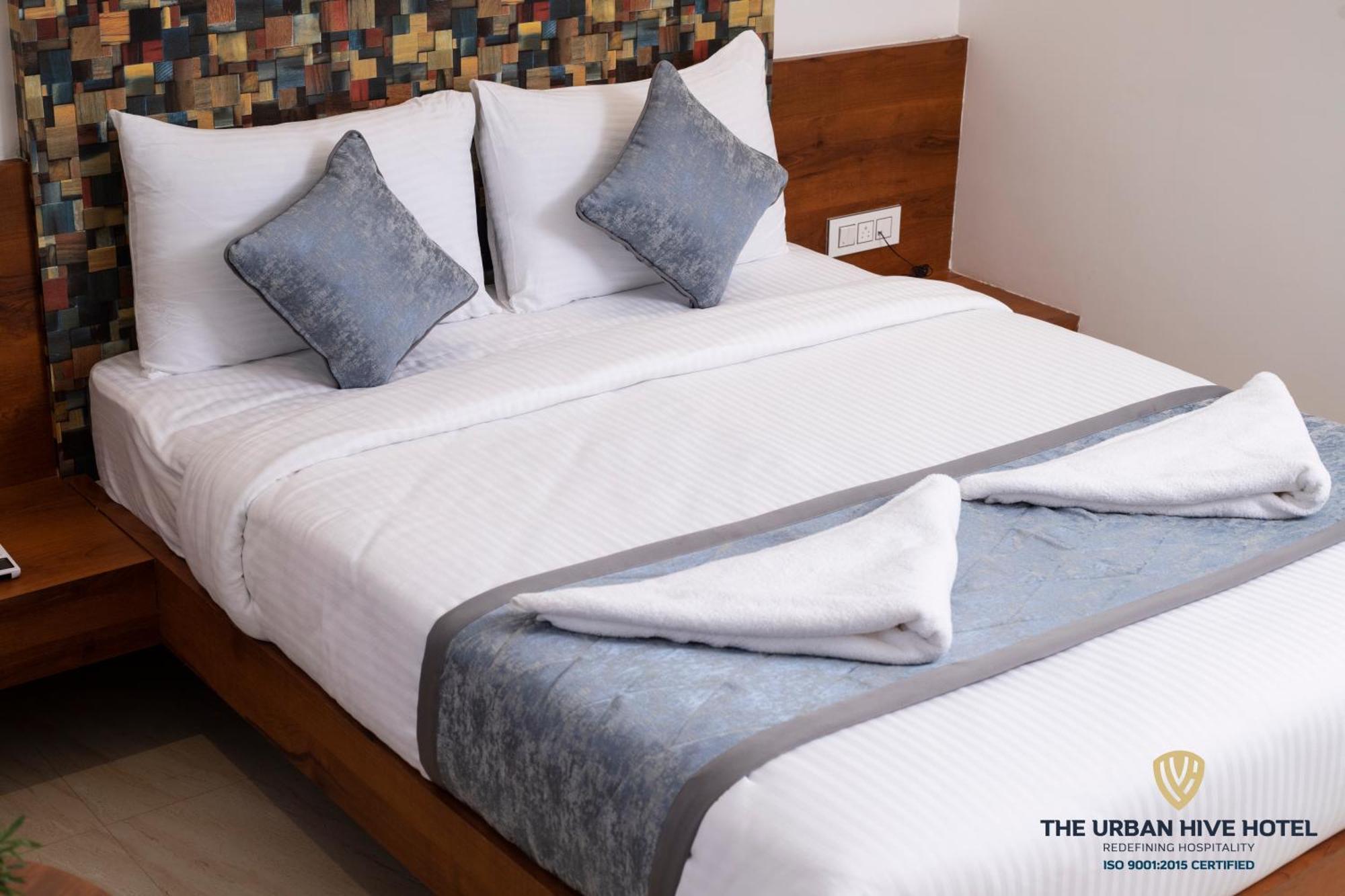 The Urban Hive Hotel Belgaum Esterno foto